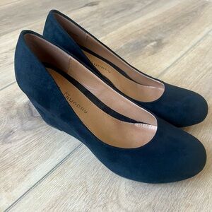 NEW CL BY LAUNDRY NIMA WEDGES SIZE 7.5  / 38